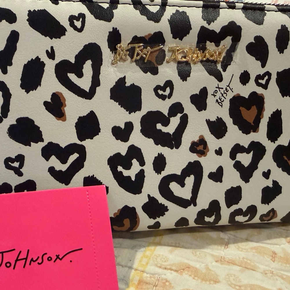 Betsey Johnson Leopard Heart Print Zip Around Wristlet - Picture 7 of 11